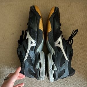 Woman’s size 9 volleyball shoes